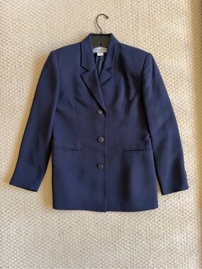 Petite Sophisticate Women’s Navy Blazer (Vintage)